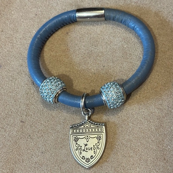 🆕 Brighton Love Medaille Shield Amulet charm engraved with flower border NWOT - Picture 7 of 7